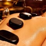 massage đá nóng